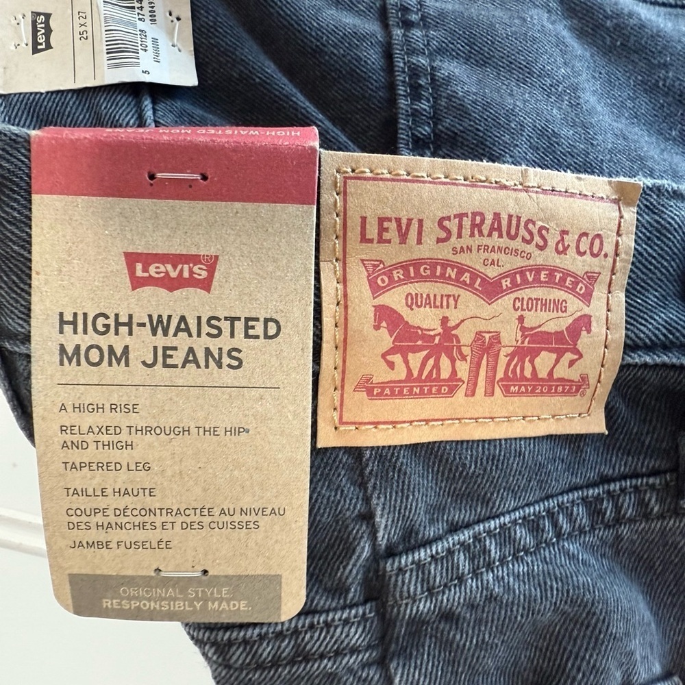 Levi’s Levis High Waisted Mom Jeans Womens 25X27 Black Frayed Hem NEW. 1142 - Picture 4 of 4